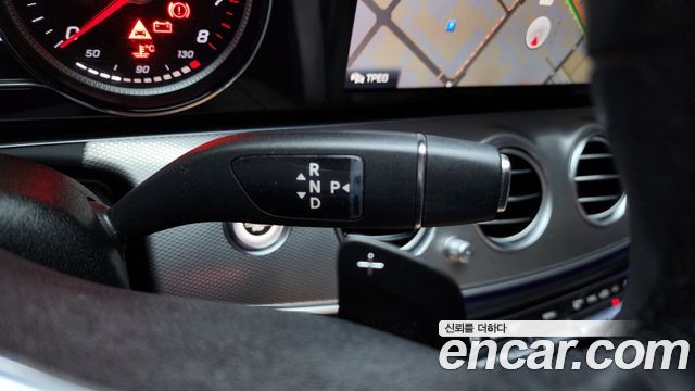 Mercedes-Benz E-Class 2020 thumb 9