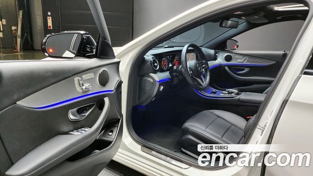 Mercedes-Benz E-Class 2020 thumb 12