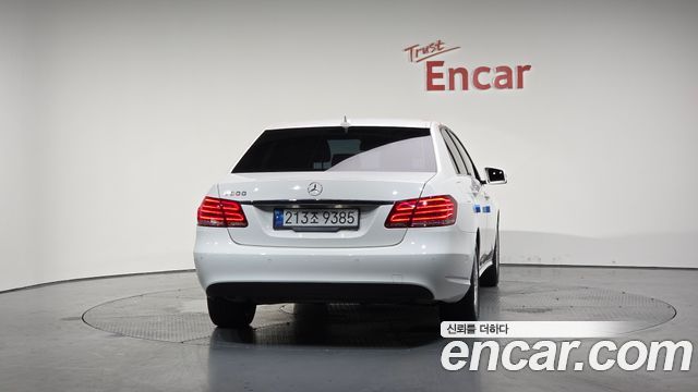 Mercedes-Benz E-Class 2014 thumb 5