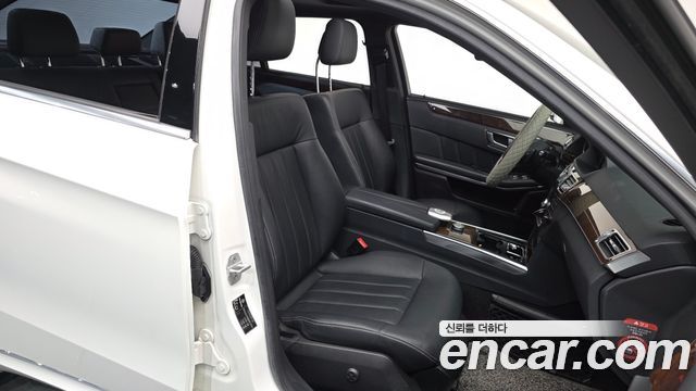 Mercedes-Benz E-Class 2014 thumb 10