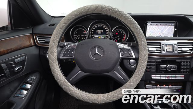 Mercedes-Benz E-Class 2014 thumb 12