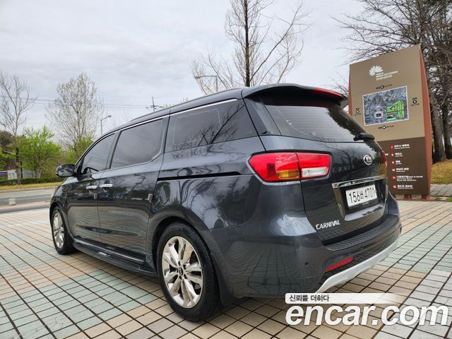 Kia Carnival 2014 thumb 6