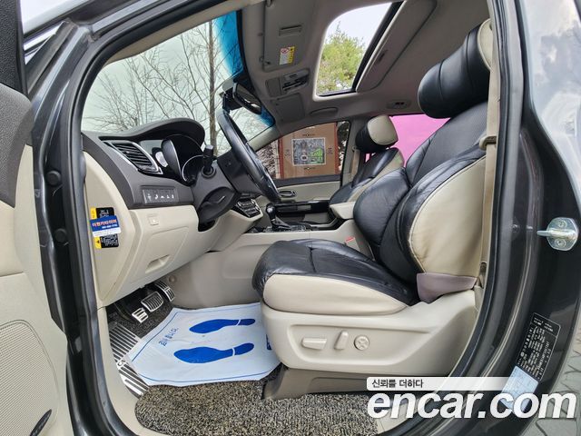 Kia Carnival 2014 thumb 11