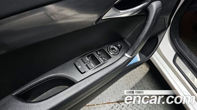 Hyundai i40 2012 thumb 11