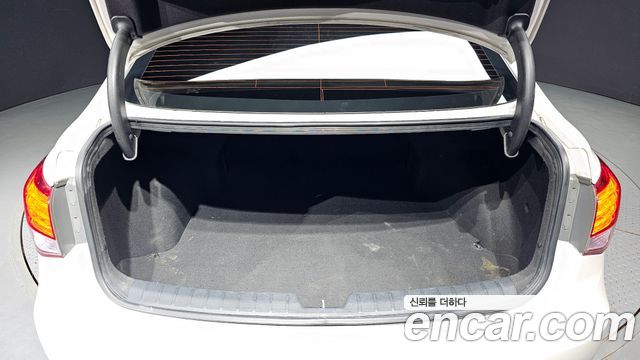 Hyundai i40 2012 thumb 12