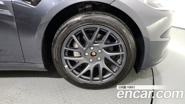 Tesla Model 3 2024 thumb 6
