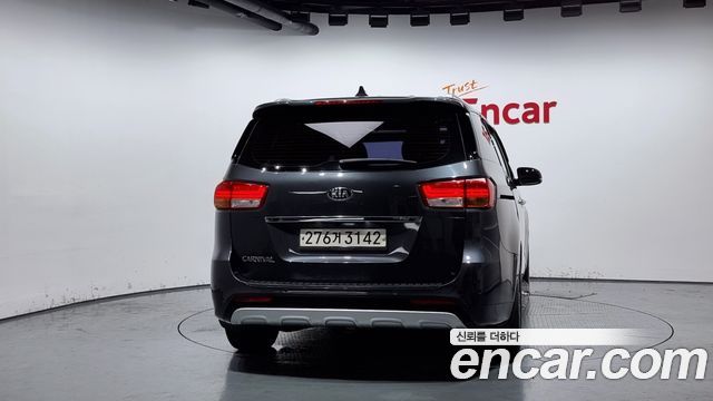 Kia Carnival 2015 thumb 5