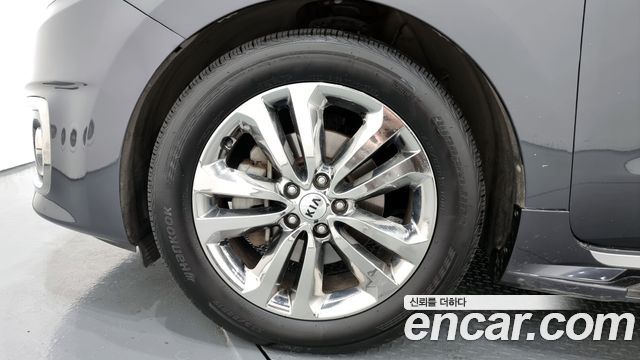 Kia Carnival 2015 thumb 6