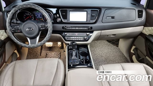 Kia Carnival 2015 thumb 8