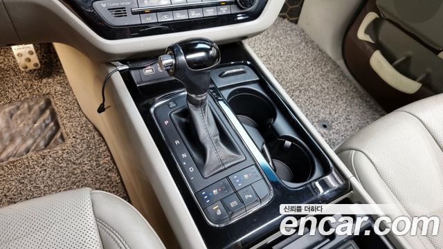 Kia Carnival 2015 thumb 9