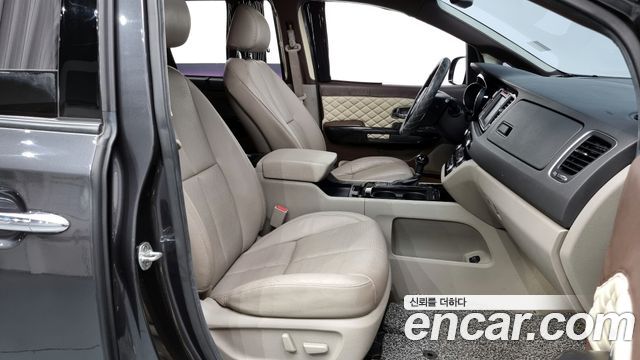 Kia Carnival 2015 thumb 12