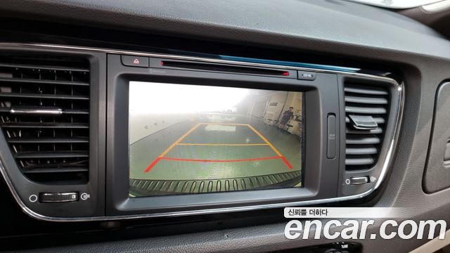 Kia Carnival 2015 thumb 11