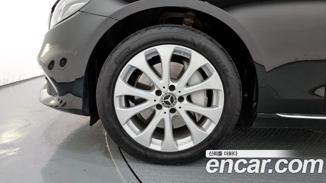 Mercedes-Benz E-Class 2019 thumb 6