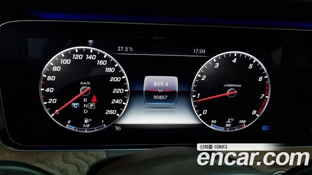 Mercedes-Benz E-Class 2019 thumb 9