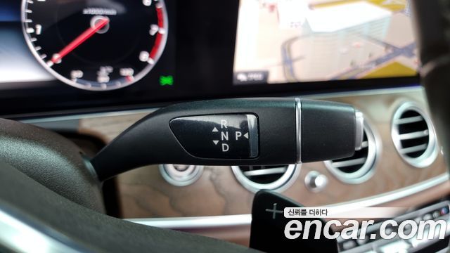 Mercedes-Benz E-Class 2019 thumb 10