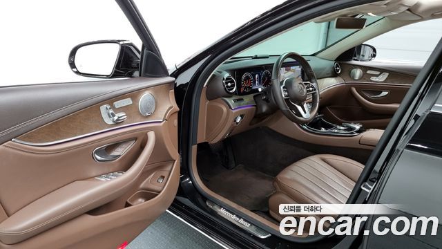 Mercedes-Benz E-Class 2019 thumb 11