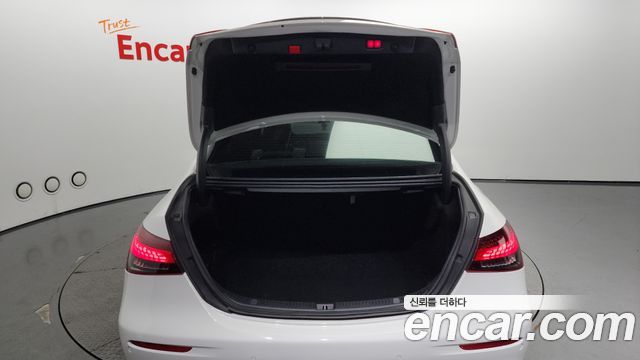 Mercedes-Benz E-Class 2020 thumb 12