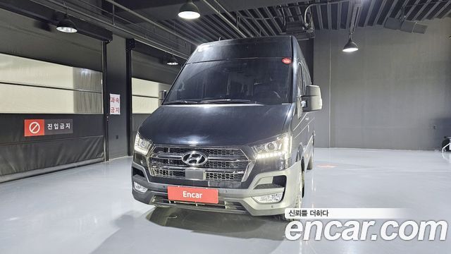 Hyundai Staria 2023 thumb 4