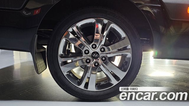 Hyundai Staria 2023 thumb 6