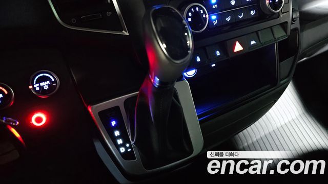 Hyundai Staria 2023 thumb 10