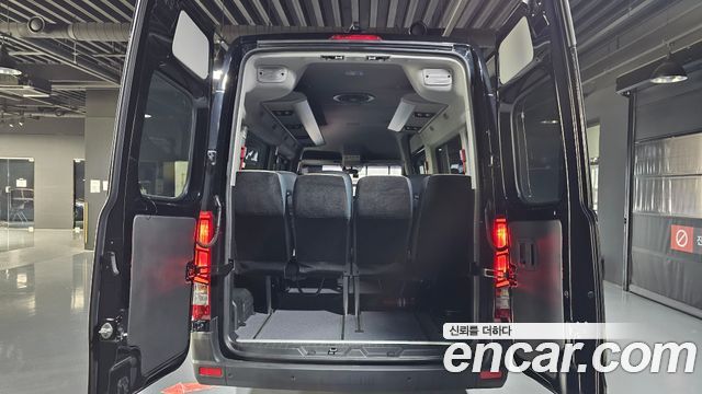 Hyundai Staria 2023 thumb 12