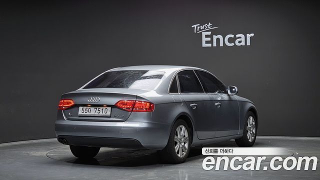 Audi A4 2011 thumb 3