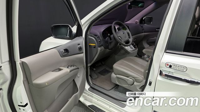 Kia Carnival 2013 thumb 10