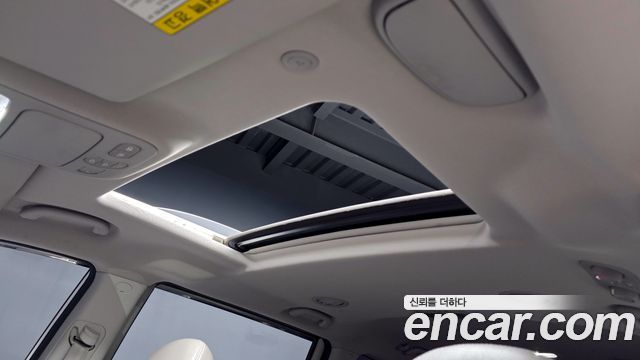 Kia Carnival 2013 thumb 11