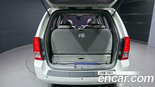Kia Carnival 2013 thumb 12