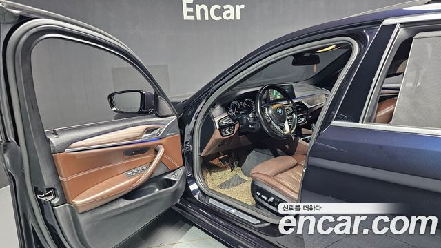 BMW 5 серии 2017 thumb 11