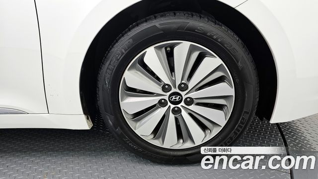 Hyundai Grandeur 2014 thumb 6