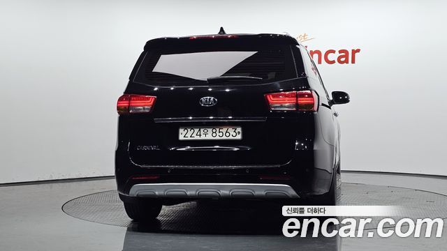 Kia Carnival 2017 thumb 4