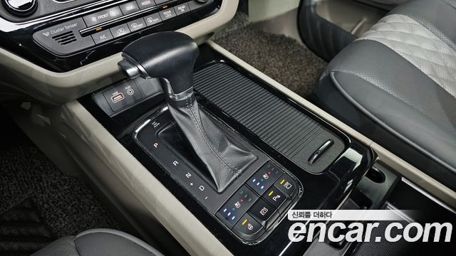 Kia Carnival 2017 thumb 9