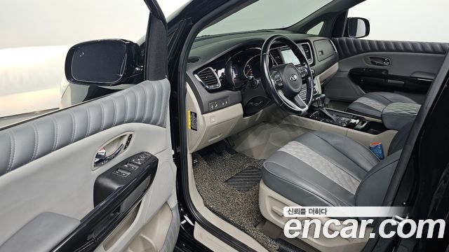 Kia Carnival 2017 thumb 12