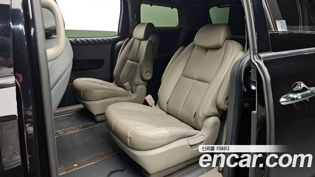 Kia Carnival 2017 thumb 11