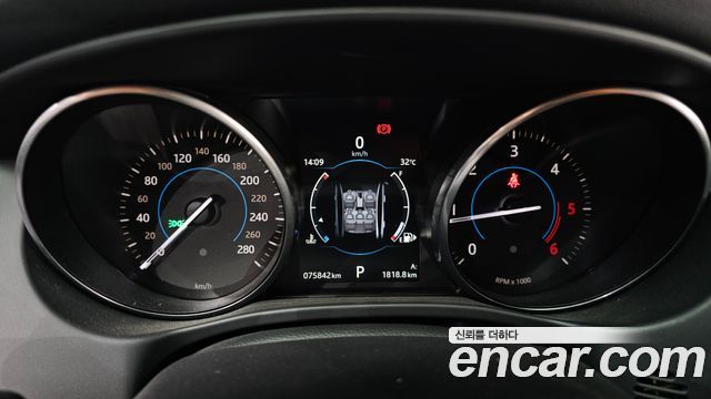 Jaguar XE 2017 thumb 9