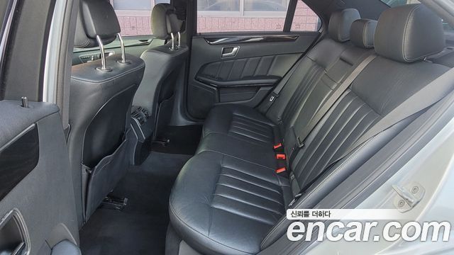 Mercedes-Benz E-Class 2013 thumb 10