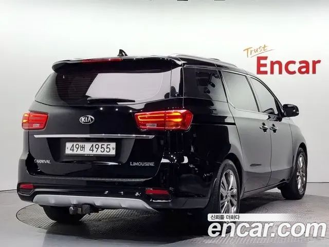 Kia Carnival 2018 thumb 3