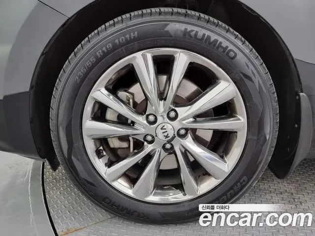 Kia Carnival 2018 thumb 5
