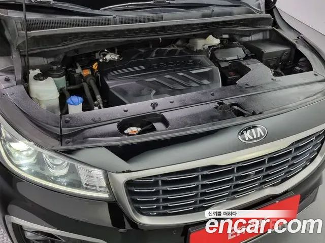 Kia Carnival 2018 thumb 6