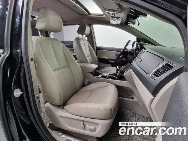 Kia Carnival 2018 thumb 10
