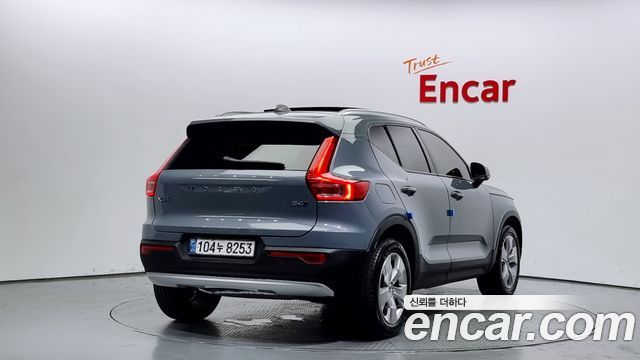 Volvo XC40 2020 thumb 3
