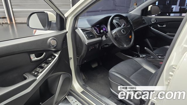 SsangYong Korando 2014 thumb 12