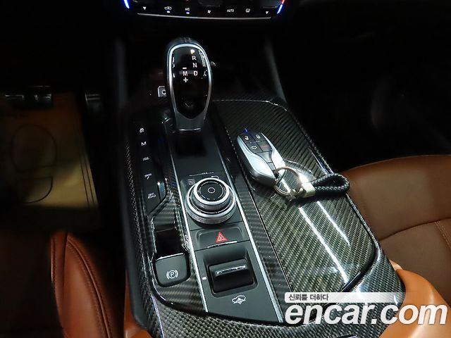Maserati Levante 2017 thumb 10