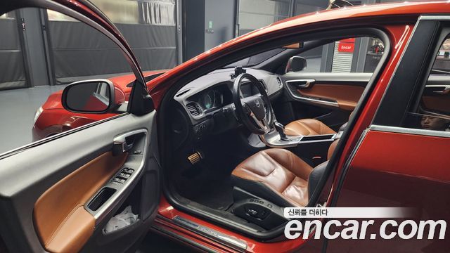 Volvo S60 2014 thumb 11