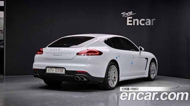 Porsche Panamera 2016 thumb 3