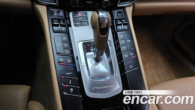 Porsche Panamera 2016 thumb 10