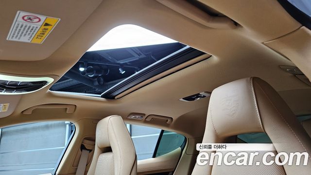 Porsche Panamera 2016 thumb 12