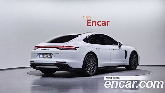 Porsche Panamera 2022 thumb 3