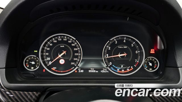 BMW 5 серии 2016 thumb 9